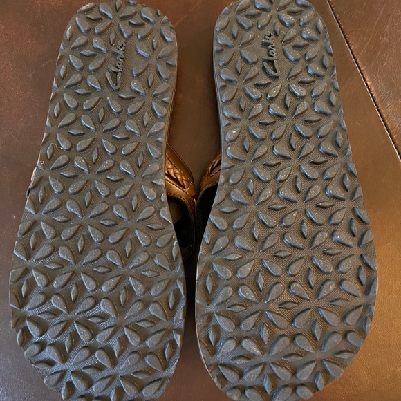 Clarks Leather Flip Flops - Picture 3 of 6